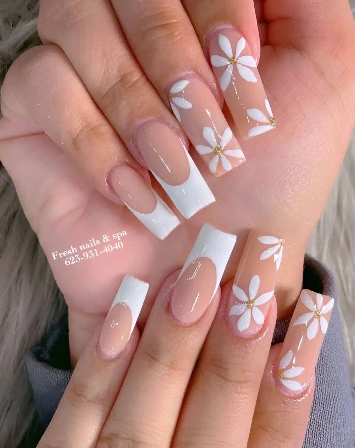 30 Elegant Flower Nail Designs Beautiful All Year Round - 221