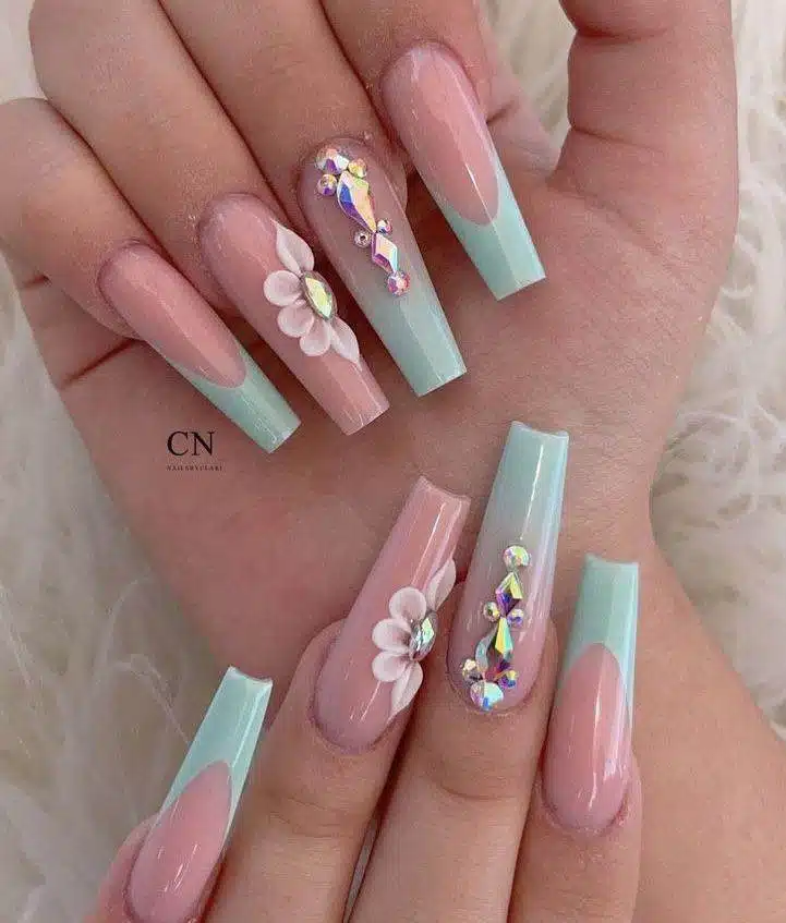 30 Elegant Flower Nail Designs Beautiful All Year Round - 195