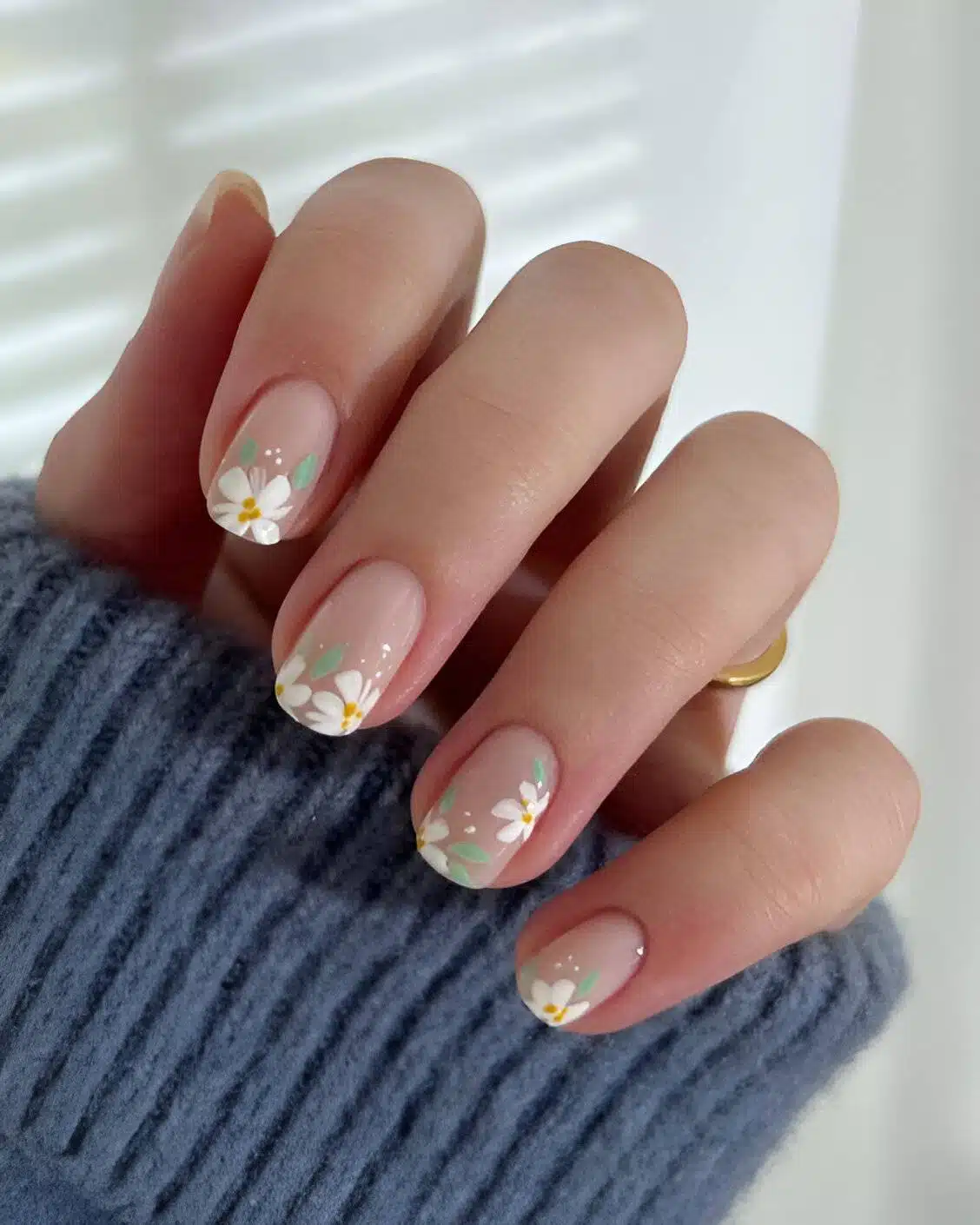 30 Elegant Flower Nail Designs Beautiful All Year Round - 241