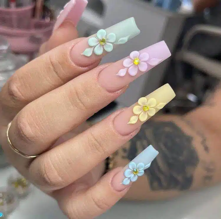 30 Elegant Flower Nail Designs Beautiful All Year Round - 197