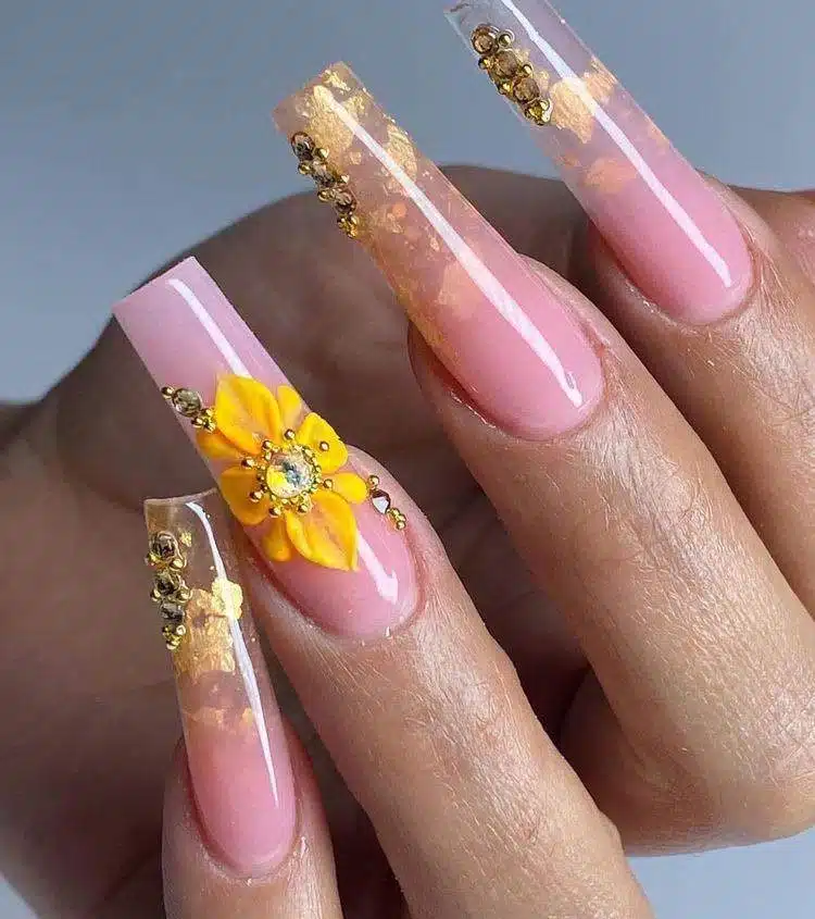 30 Elegant Flower Nail Designs Beautiful All Year Round - 201