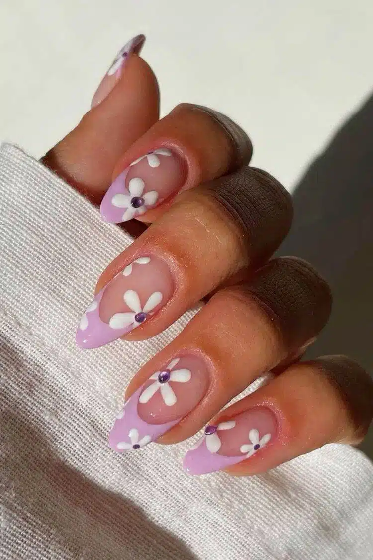 30 Elegant Flower Nail Designs Beautiful All Year Round - 209