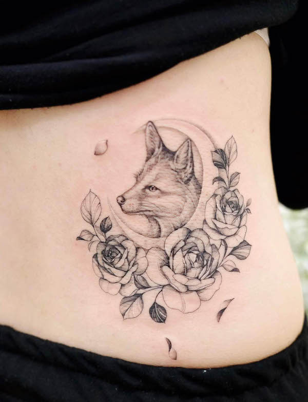Fox and moon waist tattoo by @xiso_ink