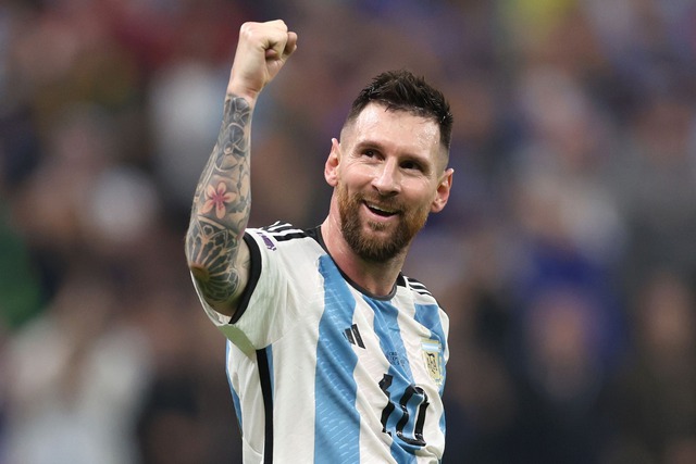 10 cầu thủ vĩ đại nhất lịch sử: Messi số 1, Ronaldo đứng ở vị trí thấp không ngờ - Ảnh 4.