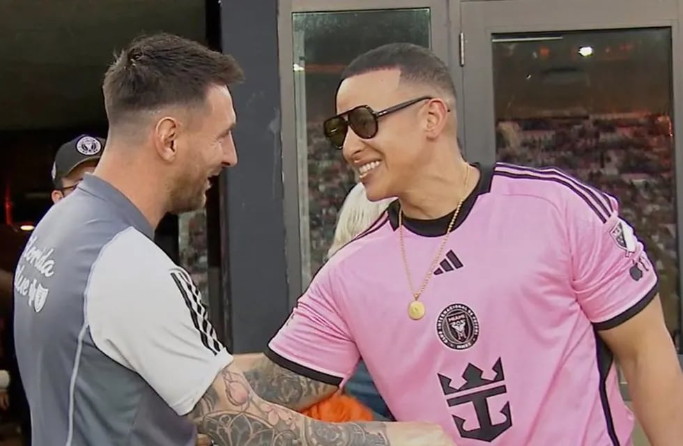 El abrazo entre Lionel Messi y Daddy Yankee antes de partido de Inter Miami  en la MLS