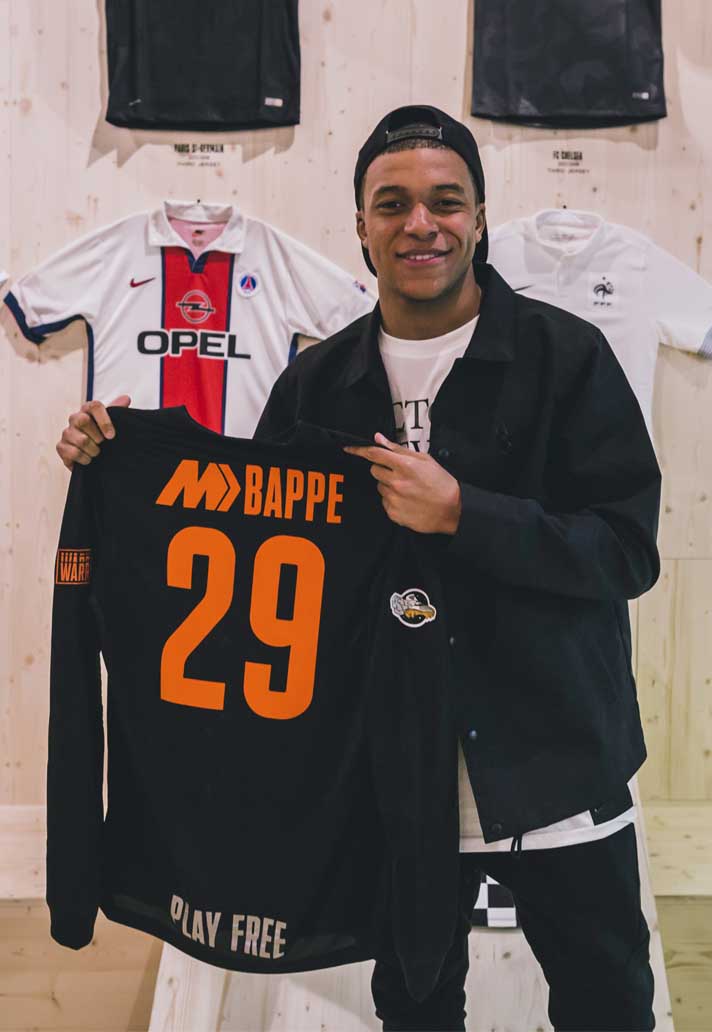 6-mbappe-mercurial-store-paris.jpg