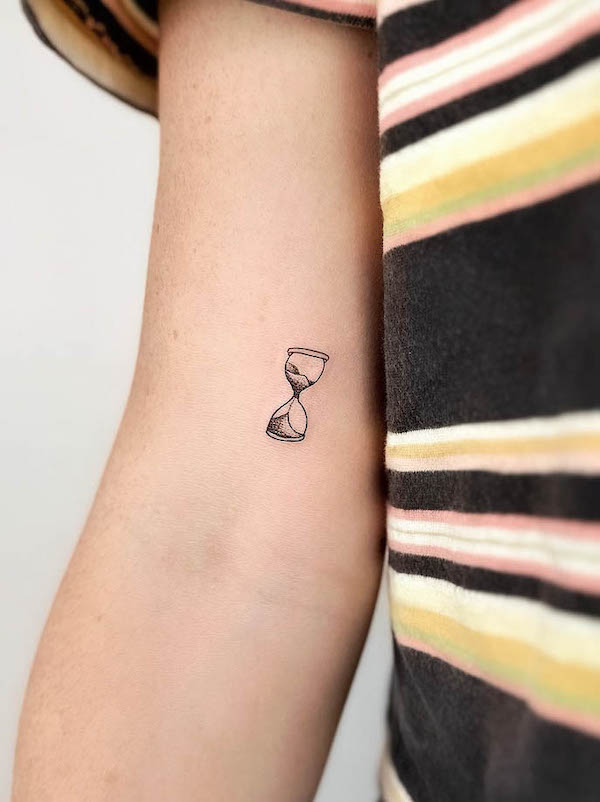 Small hourglass fine line tattoo by @cha.tattoo