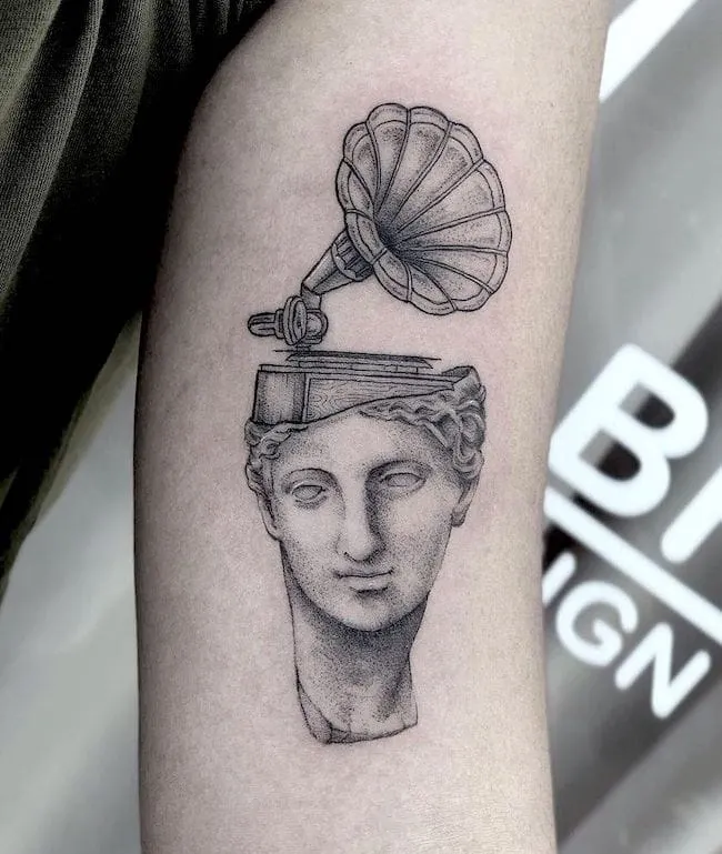 A Venus tattoo by @pilgrim_ttt