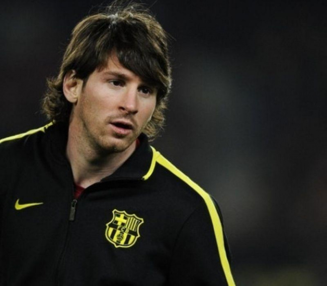 Messi's hairstyle - Curly hair at the roots