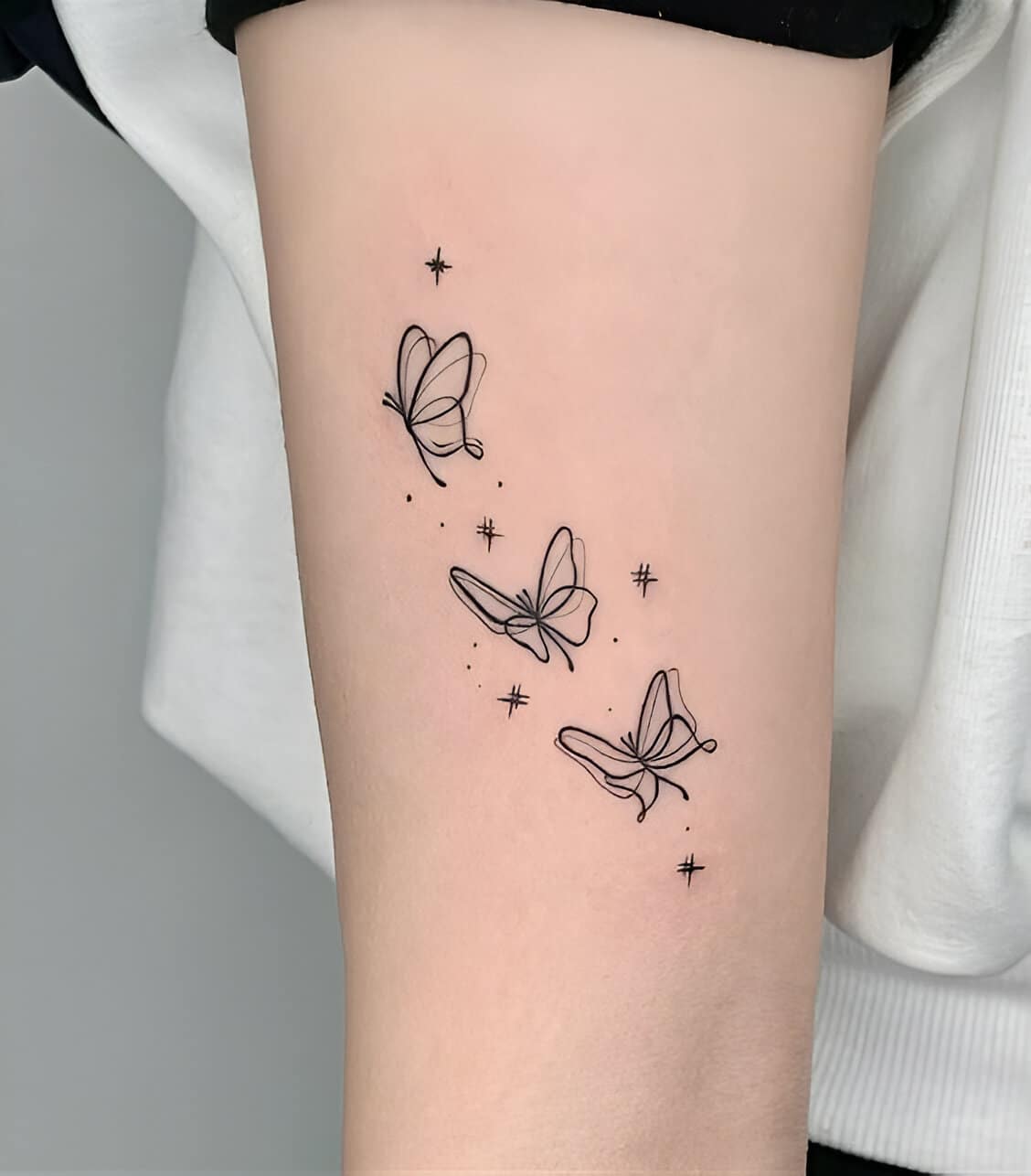 40 Feminine Mini Romantic Tattoos To Elevate Your Glam Like A Model 28