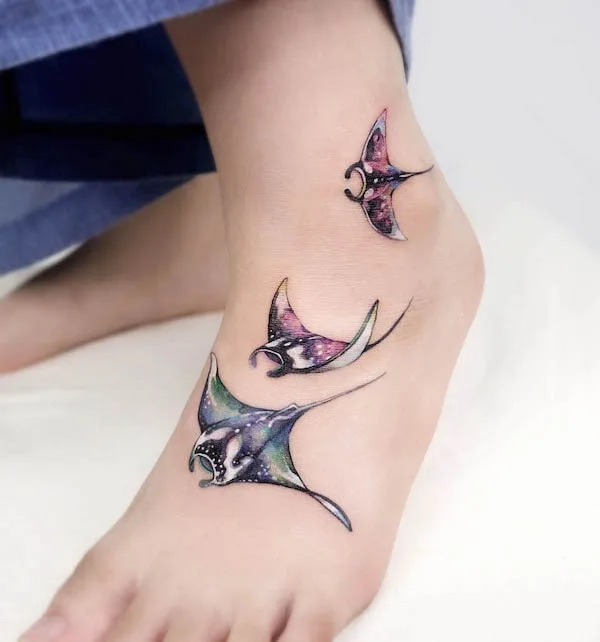 Manta foot tattoo by @tattooer_manda