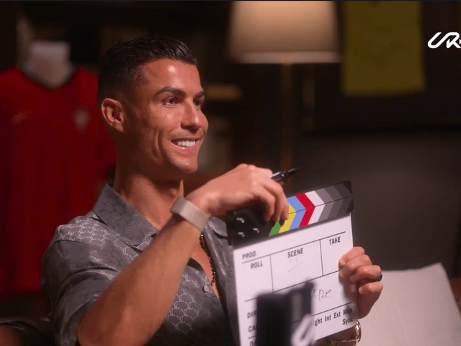 Ronaldo caused a stir when he opened a new YouTube channel, setting an unprecedented record in history - Photo 2.