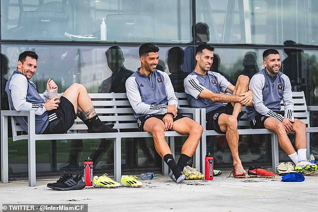 He just took part in his first training with all his former Barcelona teammates for 2024