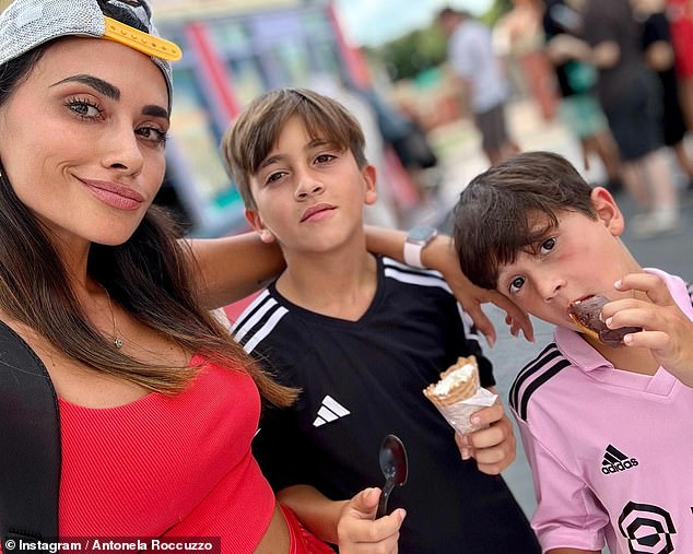 Earlier Thursday, Antonela took her two eldest sons, Thiago and Mateo, at Universal Orlando