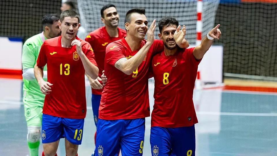 Lozano magic highlights Spain success