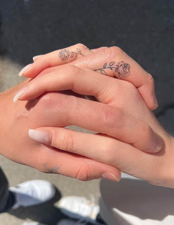 Rose wedding ring tattoos by @steffi_hbrl